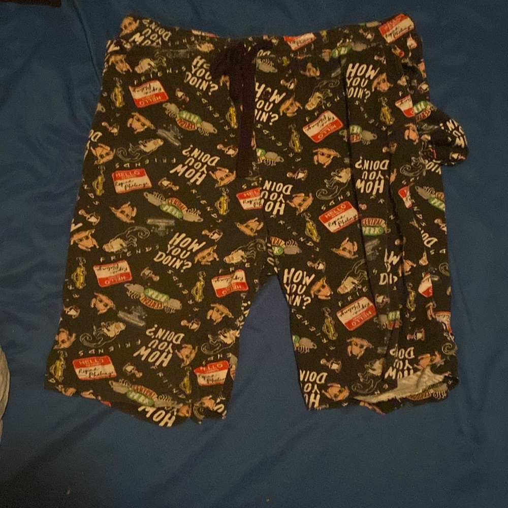 Friends Pajama Shorts | Size Large